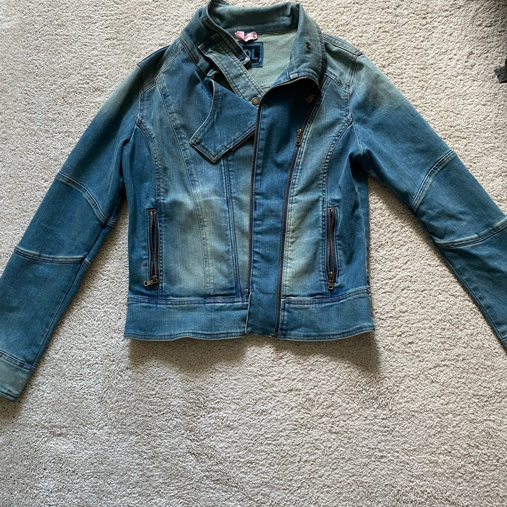 Excellent condition vintage DL1961 jean jacket!